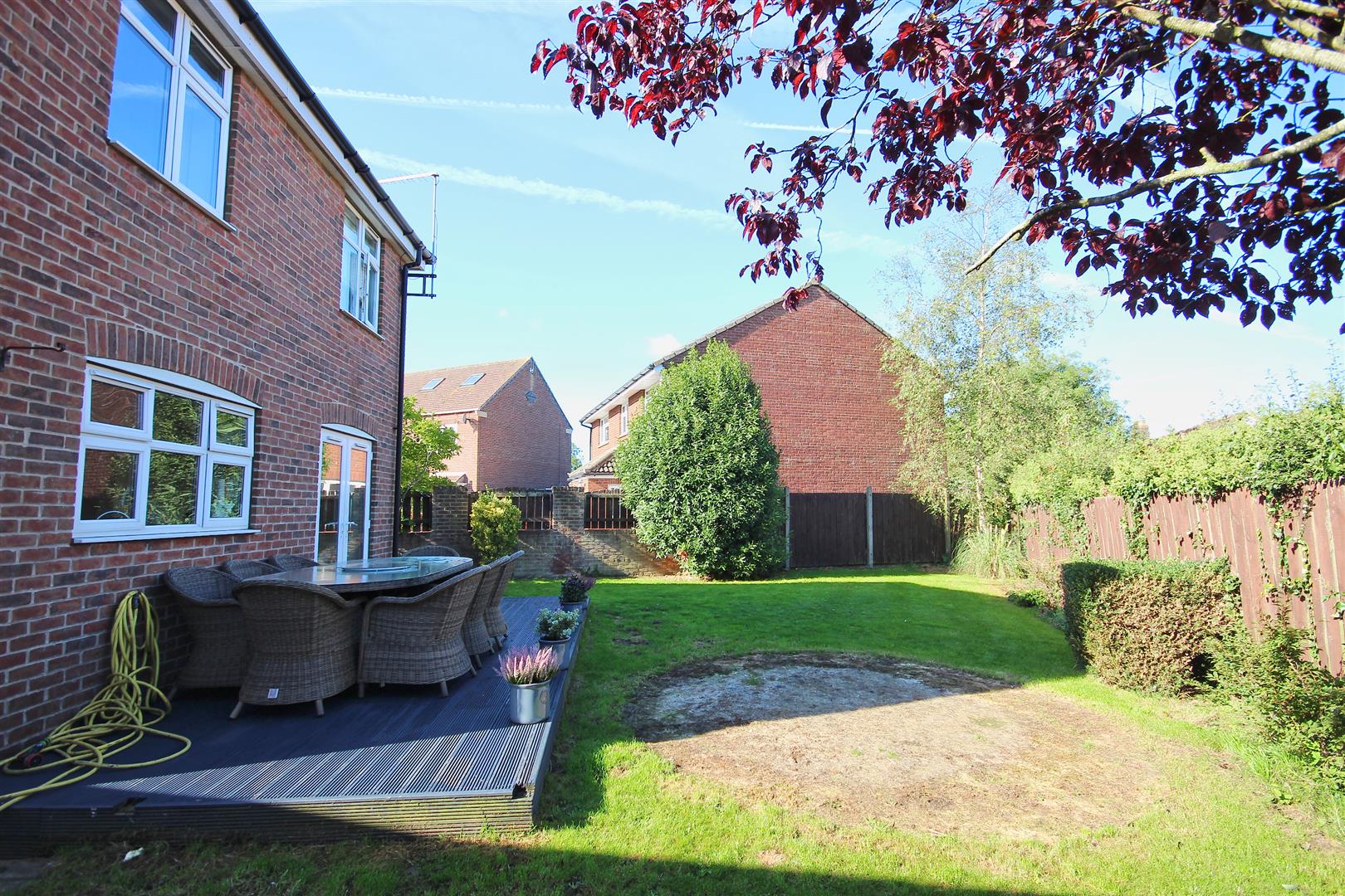 Rise Close, Long Riston